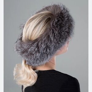 NWT Surell Women’s Faux Fox w/ Velcro Closure Quiet Luxury Winter Aspen Ski Warm